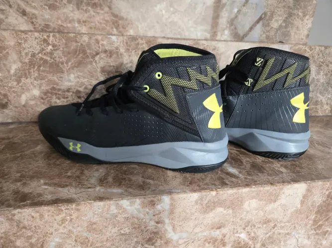 Tenis Under Armour Rocket 2 