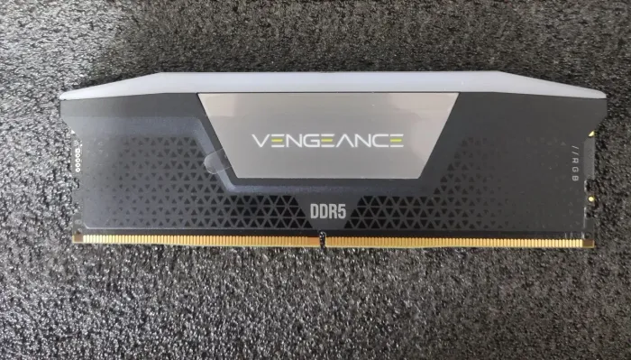 Pente Memória RAM Corsair Vengeance RGB DDR5 32GB 5200MHz CL40