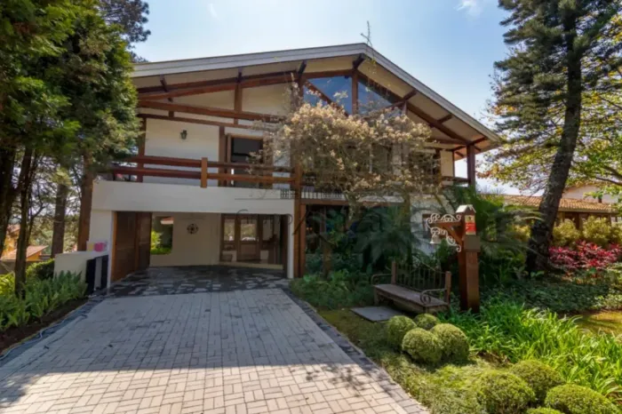 Casa em Condomínio - Aldeia da Serra - 4 Dormitórios - 1.120m².