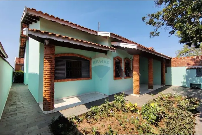 Casa com 3 dormitórios no Bairro Jardim Botânico São Pedro SP!