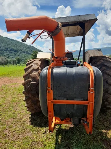 Vendo jato de veneno 400 litros semi-novo 