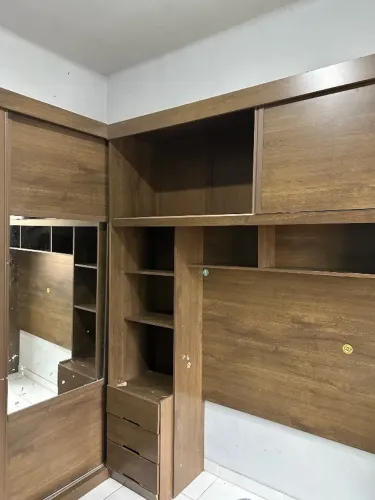 Guarda roupa em madeira e MDF geram móveis 2 paredes