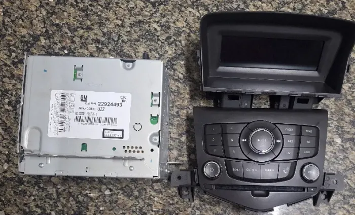 Rádio Som Original GM Cruze (Módulo + Moldura de Botões + Tela)