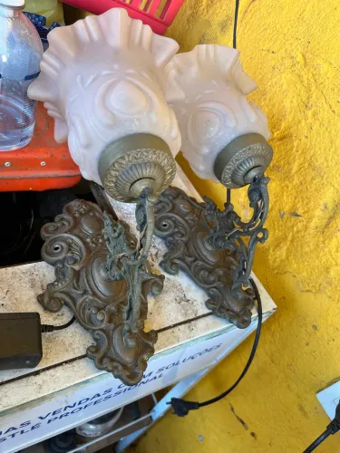 Luminária antiga de bronze