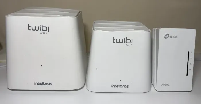Conjunto Roteador WiFi Mesh Intelbras + Repetidor de Sinal WiFi TP-Link.