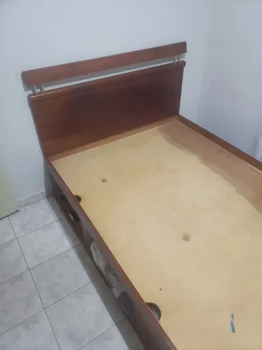 Cama de madeira solteirão 