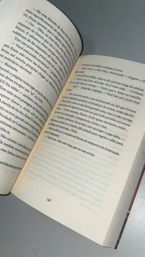 Livro Um De Nós É o próximo
