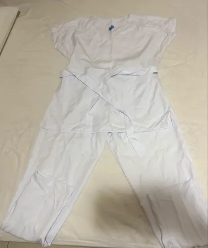 Scrubs/uniformes/EPI para estágio ou trabalho