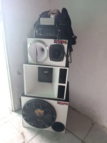 Vendo som automotivo