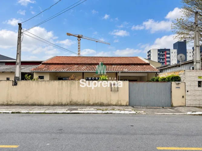 CASA NO BAIRRO CORDEIROS, 3 DORMITORIOS, 125M²