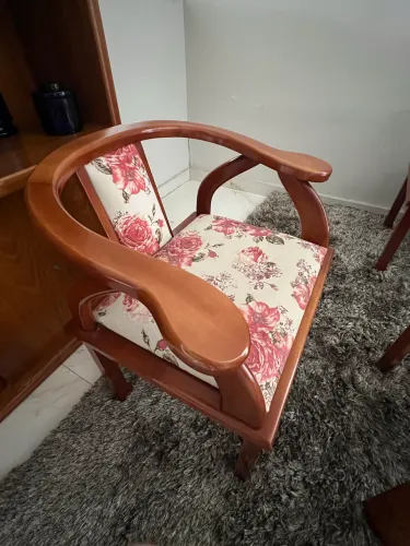 Conjunto de Cadeiras com Centro