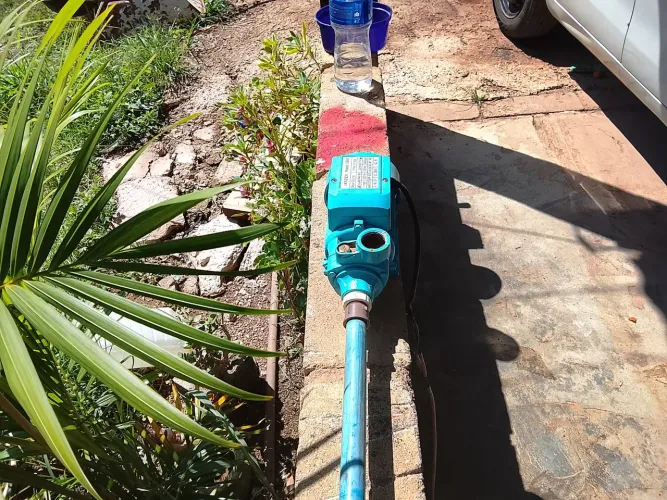 Vendo uma bomba para cascata 