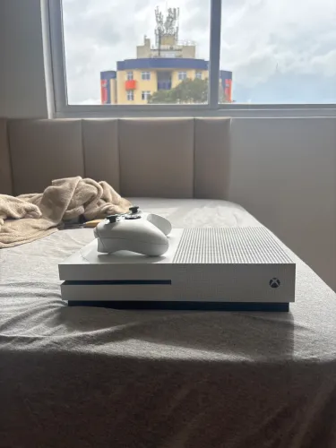 XBOX ONE S 1TB