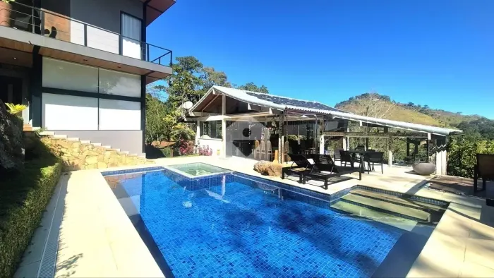 Casa para venda com 3 quartos, 1118m² - Itaipava - Petrópolis/RJ