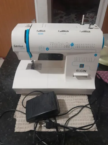 Vendo uma máquina de costura elgin