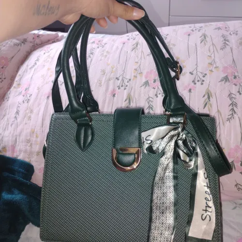 Vendo essa bolsa usada apenas 2 vzs