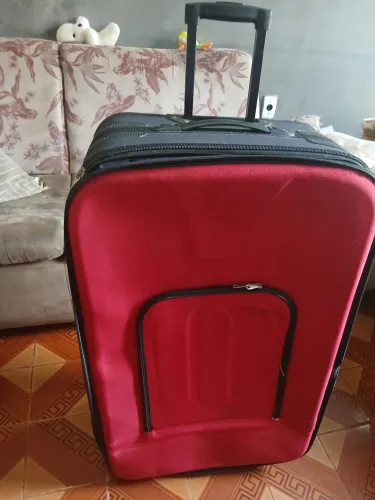 Mala vermelha de rodinha grande