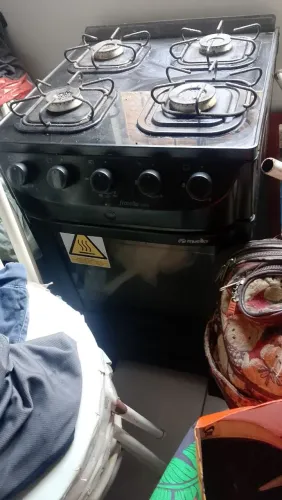 Fogão 4 bocas pegando tudo 300 reais pra vir buscar