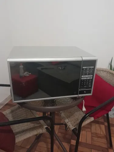 Micro-ondas LG Easy Clean Prata 30L