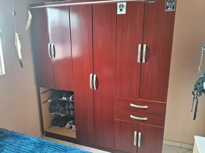 Vende-se guarda-roupa usado