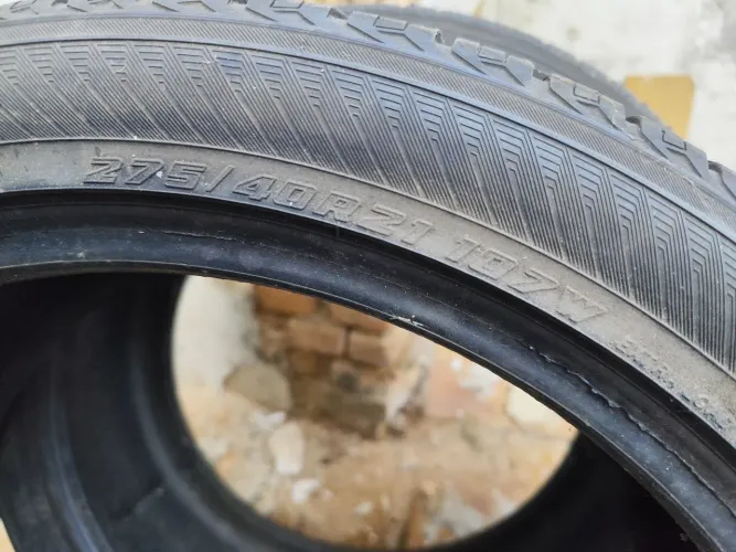 Pneus 275/40/R21