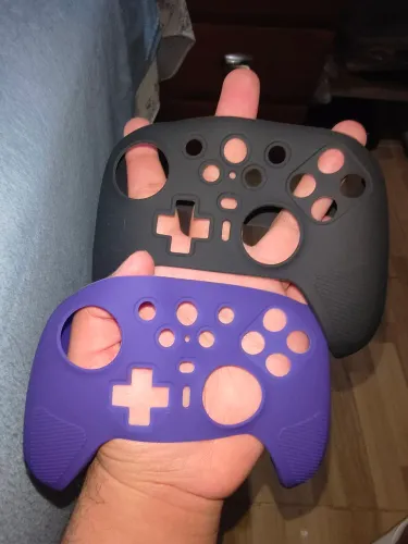CAPINHAS 8BITDO ULTIMATE 2 WIRELESS, ROXA E PRETA DE SILICONE (FORAM IMPORTADAS DA CHINA)