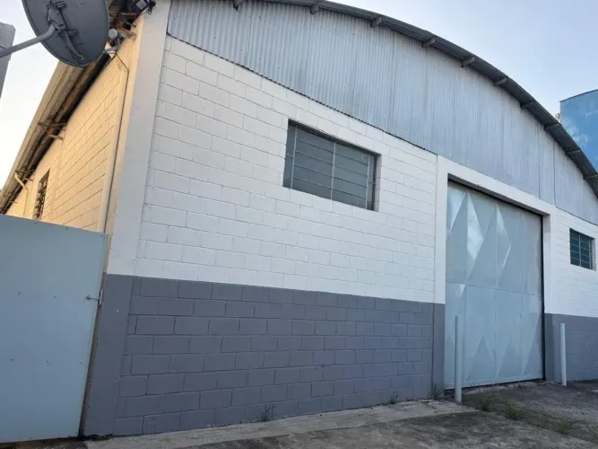 Galpão para alugar, 770 m² por R 17.000,00/mês - Chácaras Reunidas - São José dos Campos/S