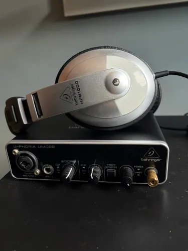 Interface de Áudio Behringer