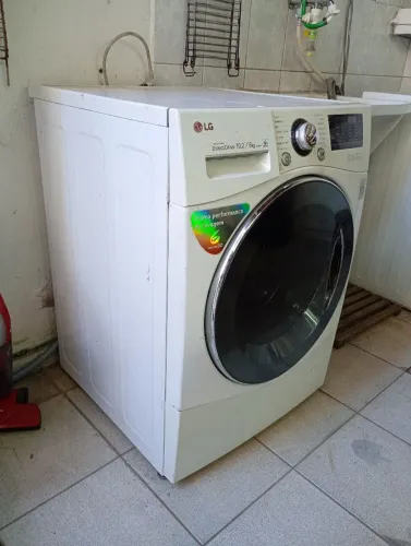 Máquina de lavar e secar LG.