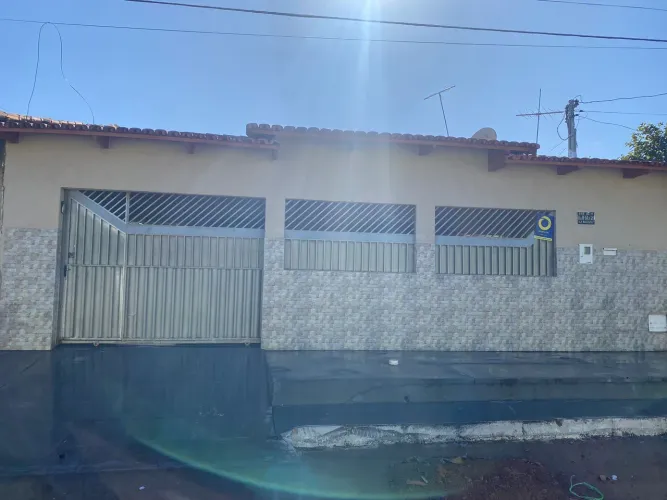 Casa no Conjunto Baliza (Oportunidade).  