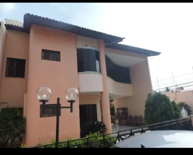 Casa em Condomínio a venda no Cambeba próximo do Lago Jacarai