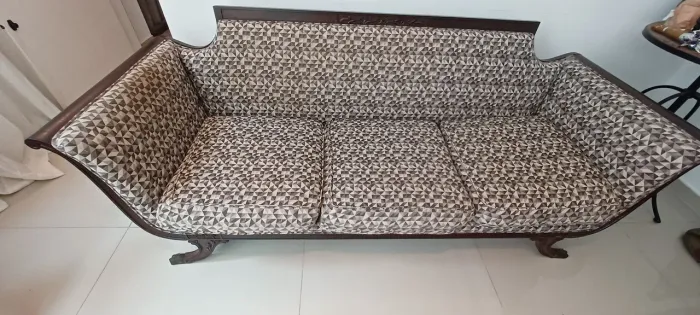 Sofá Pata de Leão em Jacarandá