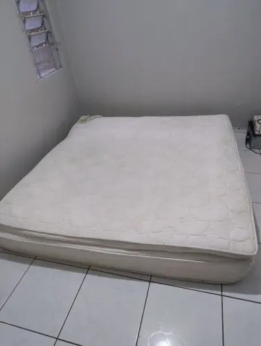 Cama grande de casal