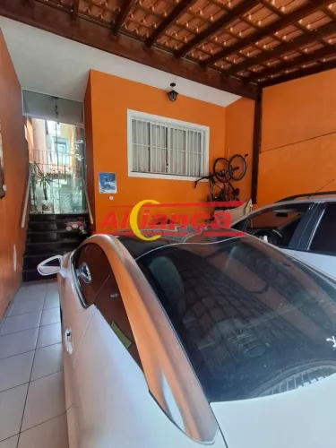 Sobrado à venda 3 quartos sendo 1 suíte com Piscina no Jd. Santa Clara , 2 Vagas - Guarulh
