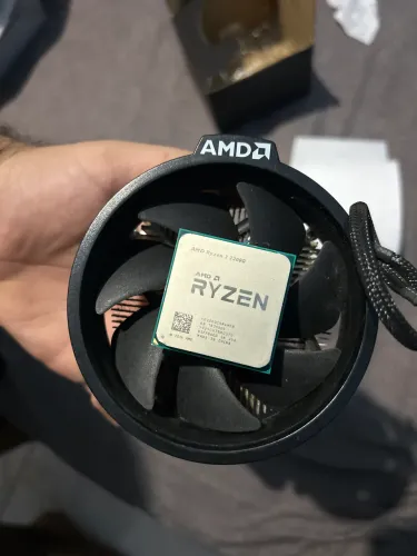 Ryzen 3 2200G Com Cooler Original AMD AM4