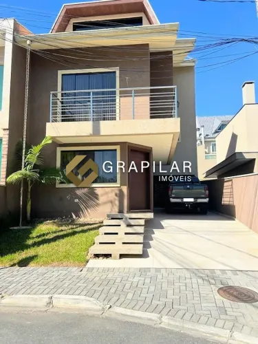 Casa em Condomínio à Venda no Capão Raso