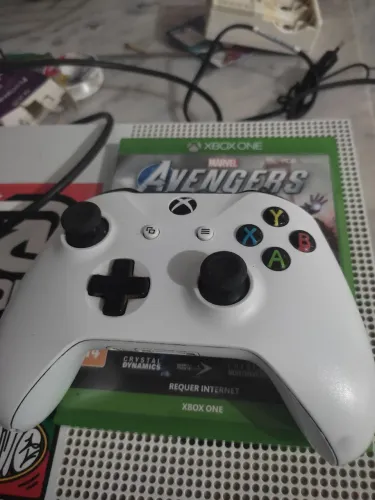 Controle xbox one original e um jogo avengers
