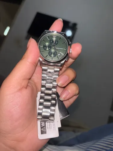 Relógio Armani na cor prata com verde