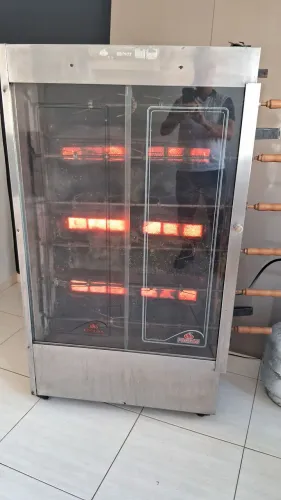Máquina de assar frangos