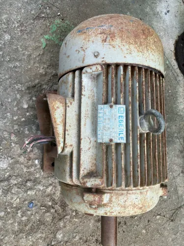 Vendo motor trifásico de 10 cavalo baixa rotação