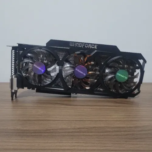 Placa de Vídeo GTX 780Ti 3GB GDDR5 384 Bit GIGABYTE WindForce 3X OC! GPU Top para jogos
