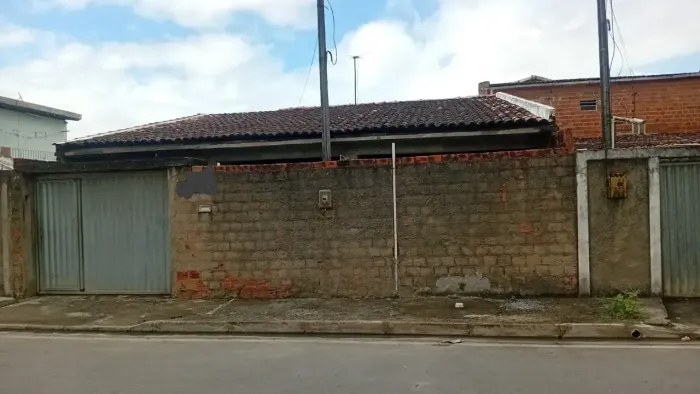 CASA NO BAIRRO SANTOS DUMONT