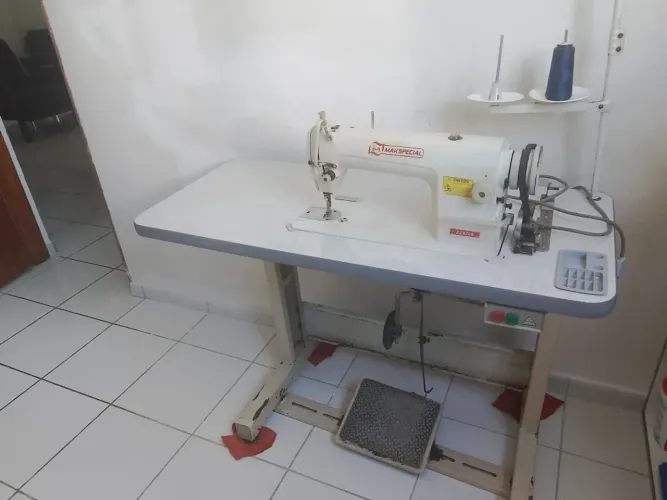 Máquina de costura industrial