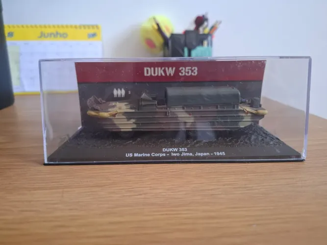 Miniatura DUKW 353 Veículo Anfíbio Militar 1:72