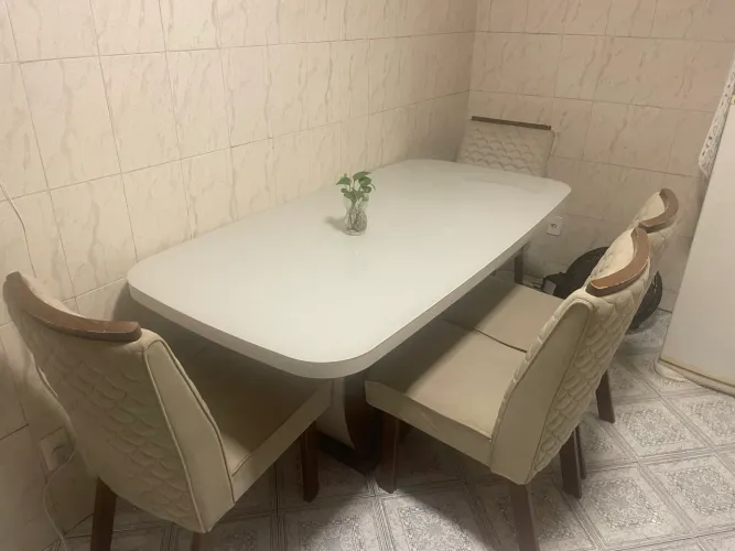 Mesa com 6 Cadeiras