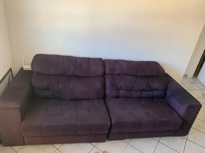 SOFÁ CONFORTÁVEL E GRANDE