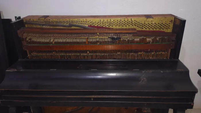 RELIQUIA: PIANO FRANCÊS PLEYEL 1860