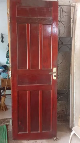 Vendo essa porta de madeira as medidas 210×70