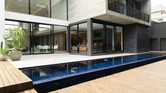 PAYSAGE EVERGREEN: CASA COM 3 SUÍTES E PISCINA NO PARQUE TINGUI Casa em condomínio com pis