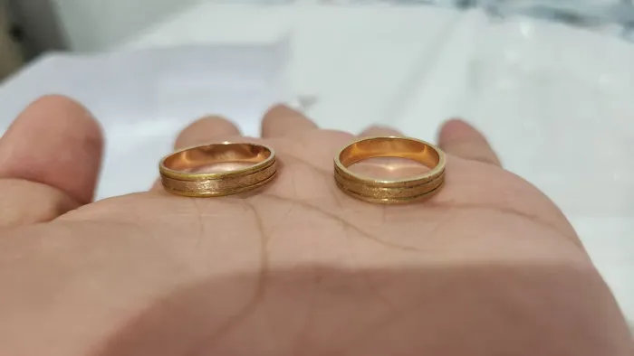 Vendo duas ALIANÇAS/Anéis FOSCAS BANHADAS A OURO 18K - Tam 16 e 22